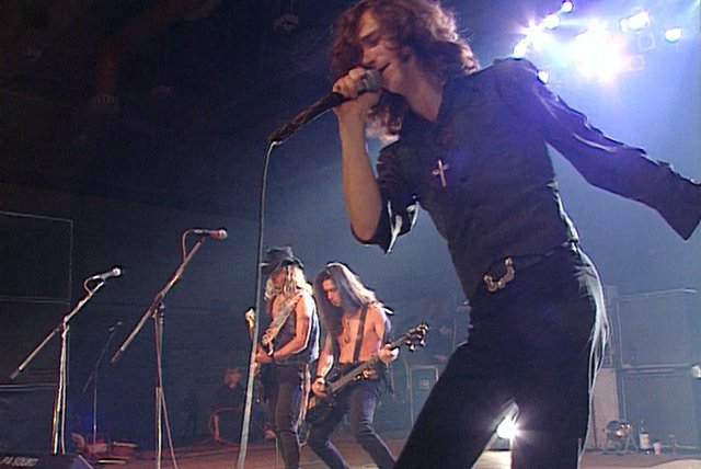 Enrique Bunbury vuelve a Zaragoza: Concierto especial en 2025 2 HÉROES DEL SILENCIO: LIVE IN GERMANY. NUEVO CD+DVD PUBLICADO POR EMI - Aragón Musical