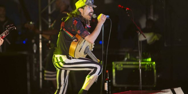 Gogol Bordello en Pirineos Sur. Por: Javier Broto.