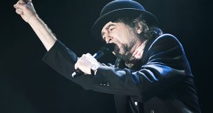 Joaquín Sabina, junio de 2010 en el Príncipe Felipe de Zaragoza, por Ángel Burbano.
