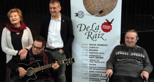 Claudina & Alberto Gambino (que actuarán en el Ciclo de la Raíz) junto a Fernando Rivarés (Consejero de Cultura) y José Luis Cortés (organizador)