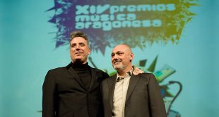Gabriel Sopeña tras actuar junto a Loquillo en los XIV Premios de la Música Aragonesa Aragón Musical. Por Ángel Burbano.