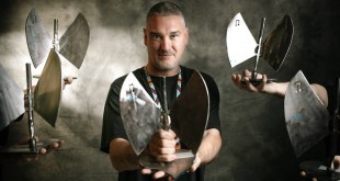 Kase.O tras recoger cinco premios en los XVIII Premios de la Música Aragonesa Aragón Musical. Estará en Pirineos Sur. Por Jal Lux.