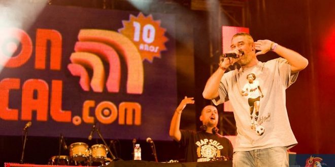 Kase.O y Violadores del Verso, en el Décimo Aniversario de Aragón Musical. Plaza del Pilar.