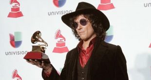 Enrique Bunbury durante el acto de recepción de su Grammy Latino por el disco 'Expectativas'