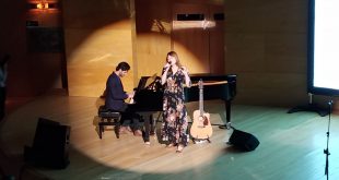 María José Hernández cerrando la gala de entrega de los IV Premios Artes & Letras. Por Aragón Musical.