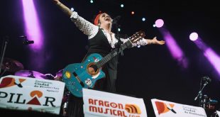 Amparanoia en las Fiestas del Pilar 2017 dentro del aniversario de Aragón Musical en la plaza del Pilar.