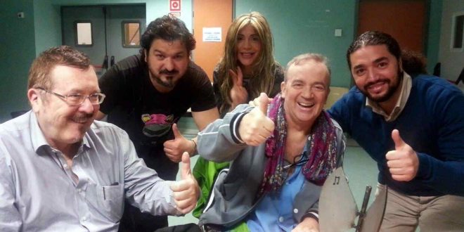 José Luis Cortés 'Panoja' junto a su Orquesta Popular de La Madalena y su Premio de la Música Aragonesa (2015)