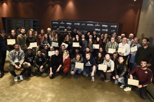 Foto de Familia entrega de Diplomas en los 21 PMA. Foto, Ángel Burbano