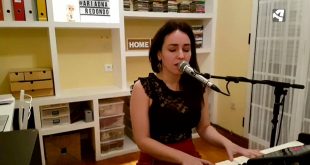 Ariadna Redondo interpretando su tema 'Todo va a salir bien'