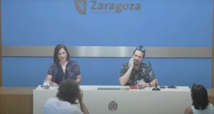 Durante la presentación del convenio, Sara Fernández, Vicealcaldesa y Consejera de Cultura y Proyección Exterior del Ayuntamiento de Zaragoza, y Pablo Cano 'Patxi', presidente de Aragón En Vivo.