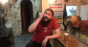 Durante la entrevista a Los Drunken Cowboys