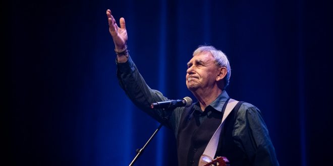Joaquín Carbonell en su concierto celebración de 50 años en la música. Por Ángel Burbano para Aragón Musical. 2/12/2019