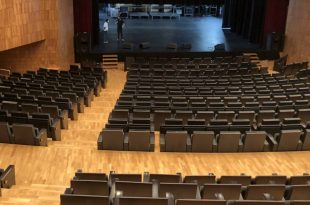 De preparación de los 21º Premios de la Música Aragonesa en el Palacio de Congresos de Huesca