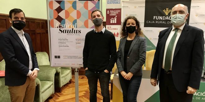 Durante la presentación del Festival de Música Vocal Saulus