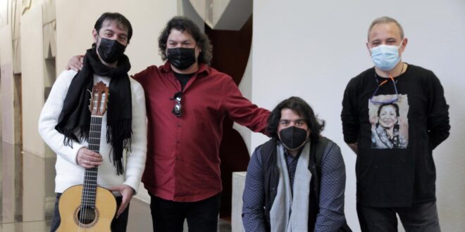Arturo Jiménez junto a sus músicos en la presentación para prensa de 'Aromalí'.