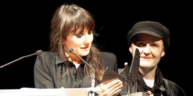 Amaral recogiendo un galardón en los Premios de la Música Aragonesa Aragón Musical