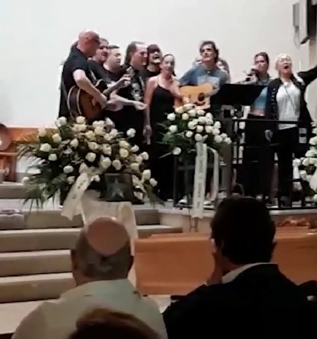Imágenes del emotivo funeral a Salvador Garrido 'Salvatore Stars'.