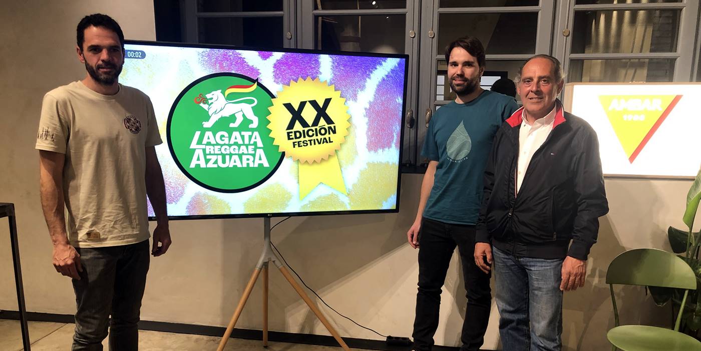 La organización de Lagata Reggae Azuara 2023 junto a Joaquín Alconchel (a la derecha), alcalde de Azuara.