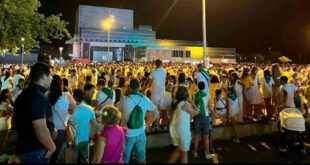 El público tras la cancelación del concierto de Lola Índigo en las Fiestas de San Lorenzo de Huesca. Foto: Ayuntamiento de Huesca.