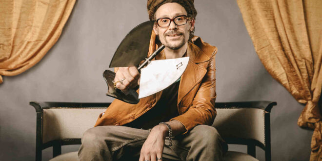 Dj Pendejo tras recoger un Premio de la Música Aragonesa. Por: Jal Lux.