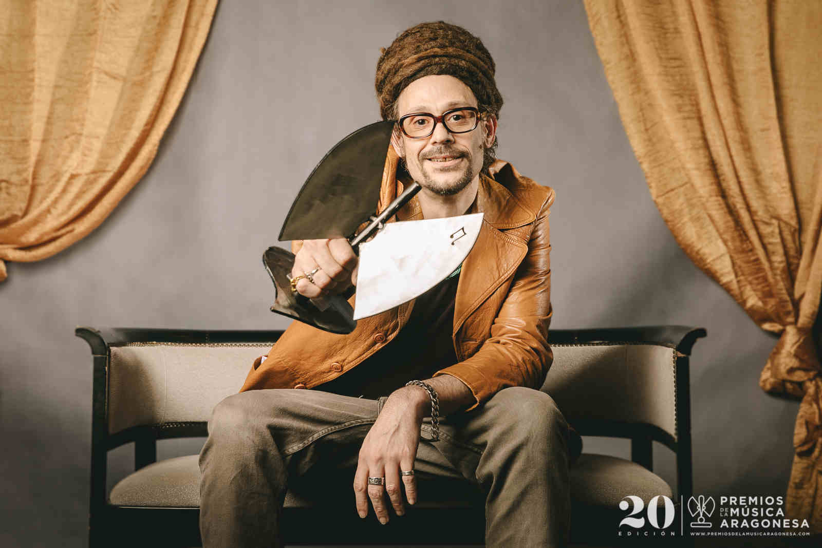 Dj Pendejo tras recoger un Premio de la Música Aragonesa. Por: Jal Lux.