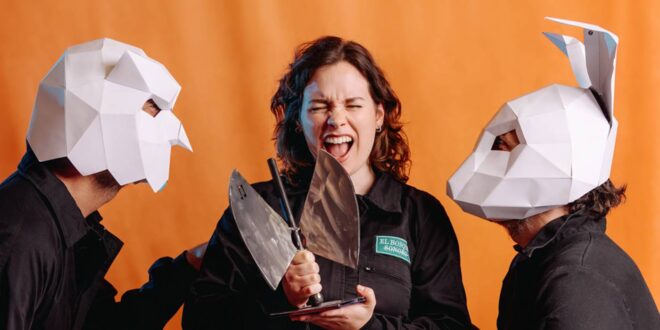 El Bosque Sonoro ha anunciado que cambia su ubicación. Foto de Jal Lux tras recoger un Premio de la Música Aragonesa.