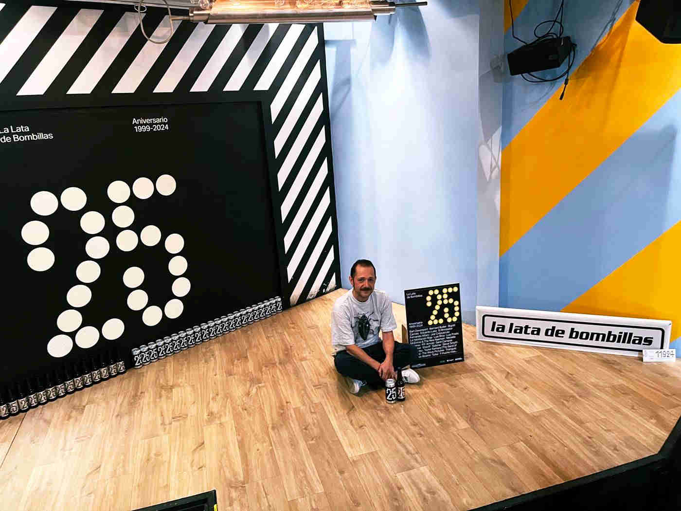Javier Benito 'Javi Lata' durante la presentación de la celebración del 25º aniversario de La Lata de Bombillas. Foto de Aragón Musical.