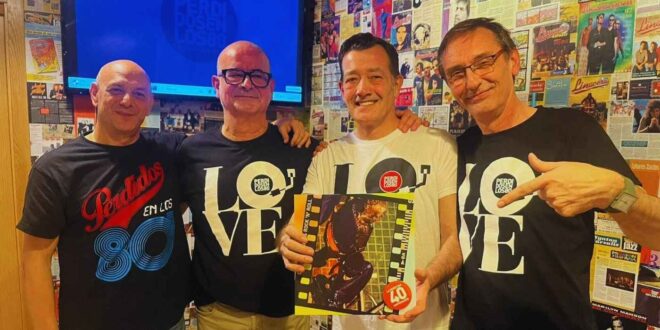 Los promotores del vinilo conmemorativo del 40º aniversario de la I Muestra de Pop-Rock y otros rollos.