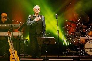 Joaquín Carbonell en su concierto celebración de 50 años en la música. Por Ángel Burbano para Aragón Musical. 2/12/2019.