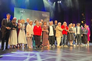 'La Estrella Azul' ha triunfado en los 14º Premios Simón del Cine Aragonés. Foto de familia realizada por Aragón Musical.