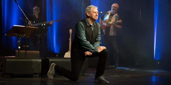Joaquín Carbonell en su concierto celebración de 50 años en la música. Por Ángel Burbano para Aragón Musical. 2/12/2019.