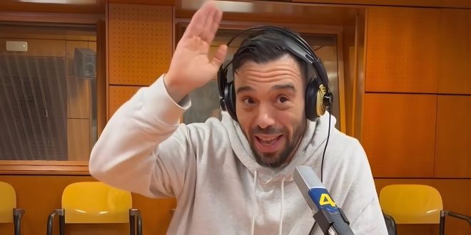 Sharif Fernández durante la entrevista junto a Rapsusklei hablando de su disco conjunto 'La música de los días rotos'. Por Aragón Musical.