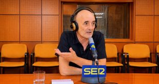 Miguel Mena durante la entrevista en Cadena SER Aragón sobre su libro de Los Mestizos 'Los chicos de provincias somos así'. Por Aragón Musical.