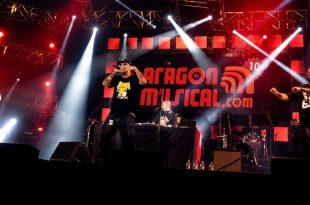 Violadores del Verso actuando al completo para el 10º aniversario de Aragón Musical. Foto de Jaime Oriz.