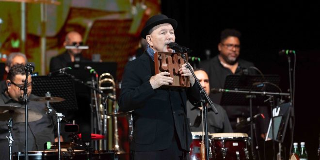 Rubén Blades recibe el Premio a la Diversidad Cultural 2026 en Pirineos Sur